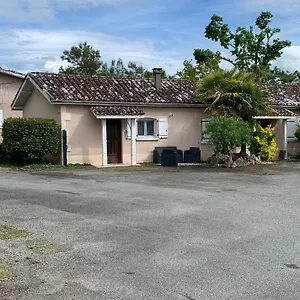  Hébergement de vacances Petite Maison Dans Un Village Du Gers